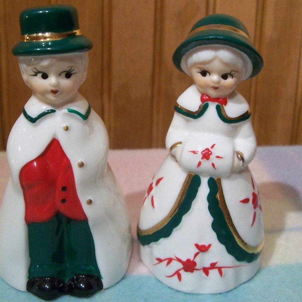 Vintage Christmas Holiday Memories Collector Ornament Olde Time Family Bells